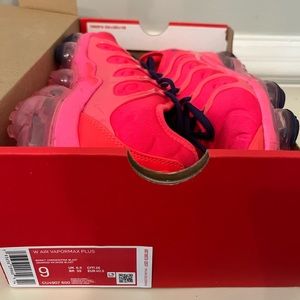 WMNS pink vapor max plus SIZE 9